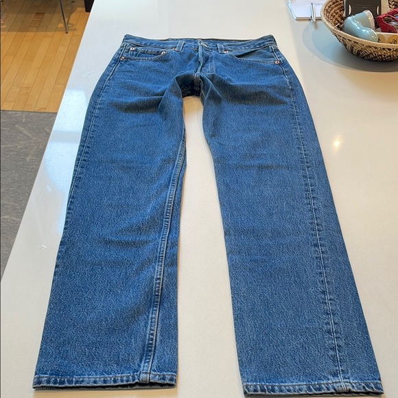 Levi’s Woman’s 501 Classic Straight Leg Blue Jeans, Size 31 x 32, EUC - Picture 7 of 13